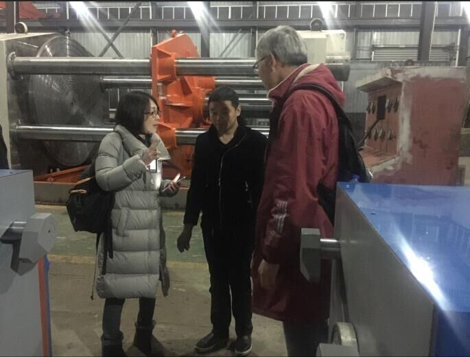 日本沢村閥門SAWAMURA VALVE質(zhì)檢部長(zhǎng)來(lái)公司驗(yàn)收閥門試驗(yàn)臺(tái)。